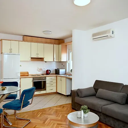 By Interhome